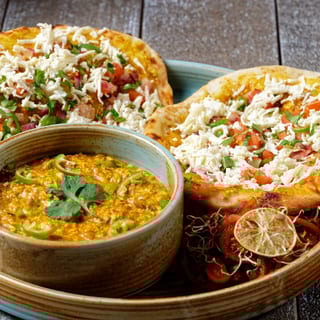 Amritsari Paneer Bhurji Kulcha